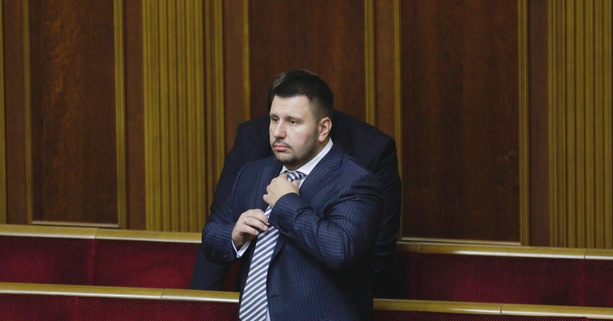 154 объекта недвижимости, 22 авто и тысяча вагонов. Имущество Клименко передали Нацагентству по управлению активами
