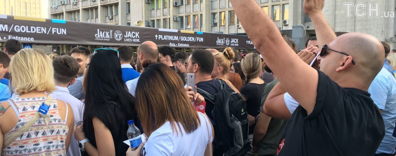 Провал організаторів на концерті Depeche Mode: частина фанів пропустила піввиступу