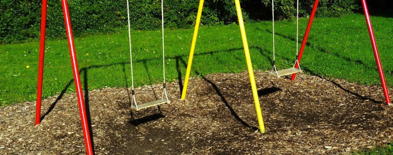 З дитячого майданчика до реанімації: у Києві хлопчик вдарився головою