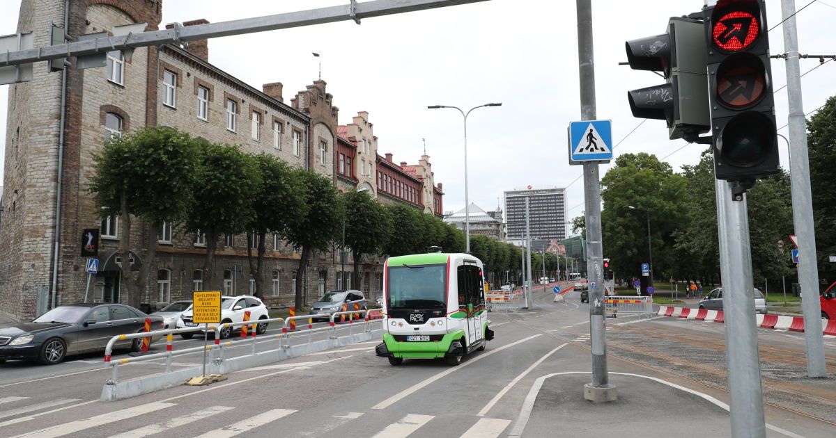 В Таллинне начали работать бесплатные автобусы без водителей