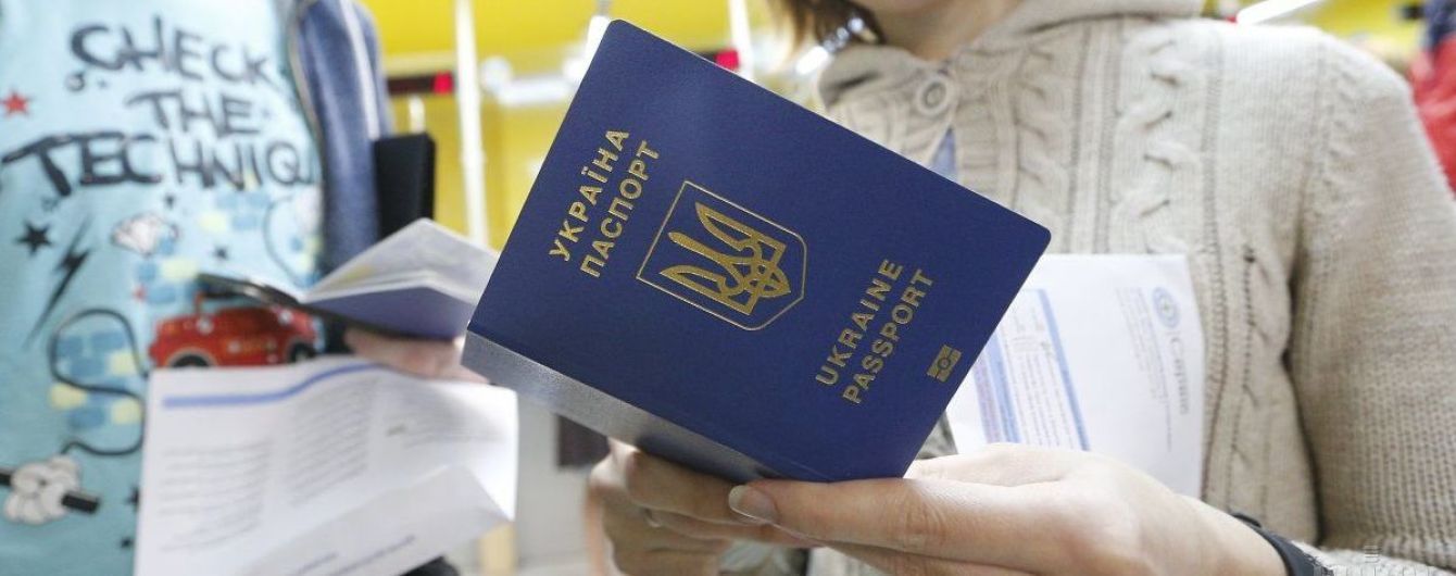 В Україні подорожчає оформлення паспортів
