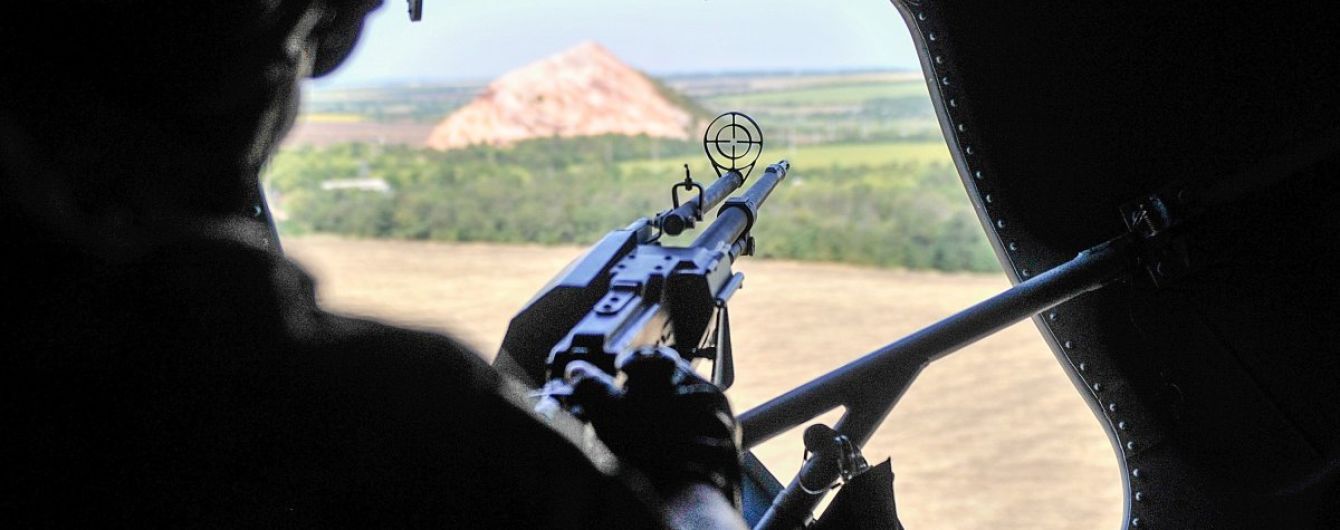 Бойовики біля Пісків поранили українського військового з грантомета