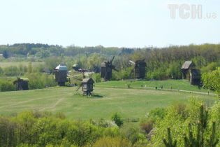 У "Пирогово" спалахнула пожежа