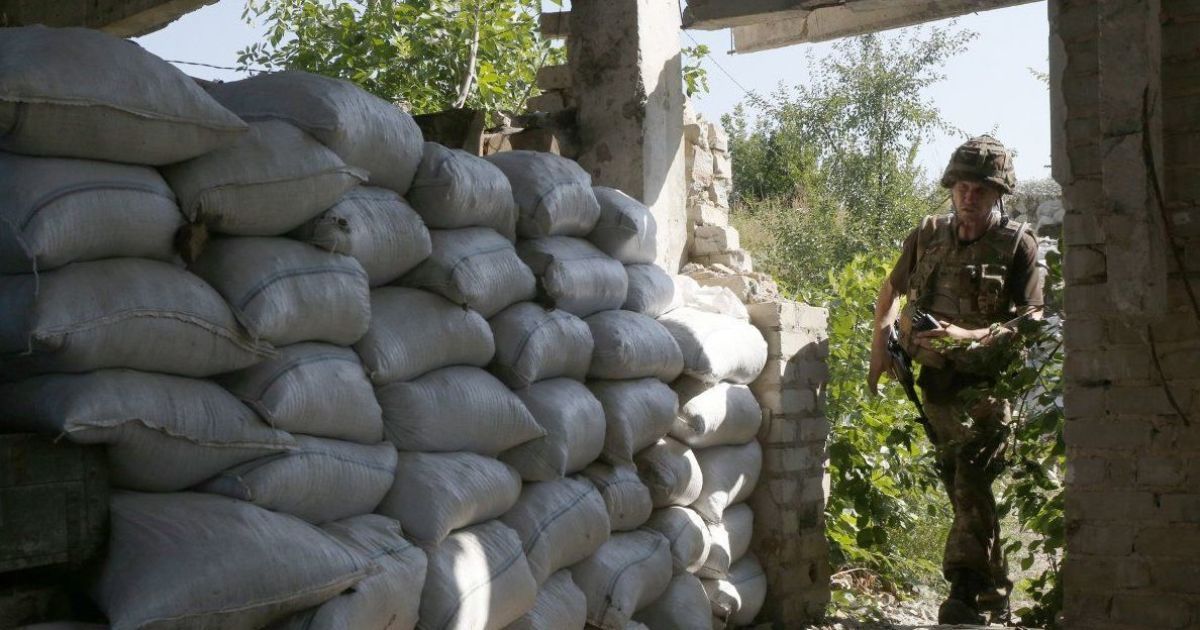 Боевики ранили двух украинских военных