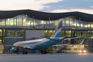 В Інтернеті оприлюднили відео аварійної посадки літака Anda Air у "Борисполі"