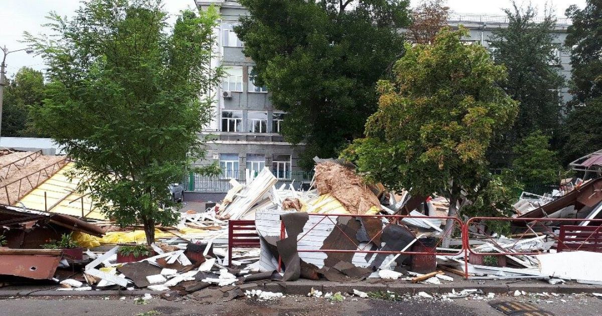 "Тут буде сквер". У КМДА прокоментували знесення МАФів біля станції метро "Політехнічний інститут"