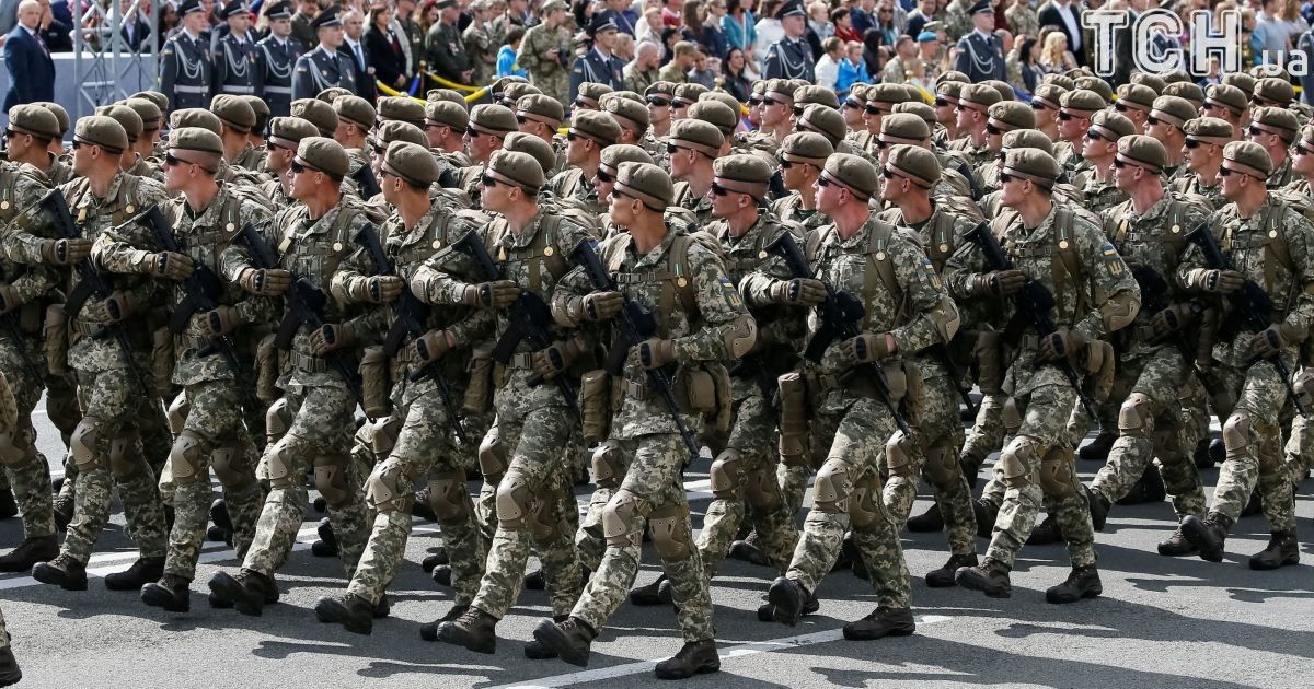 Муженко розповів, чому контрактники звільняються з армії