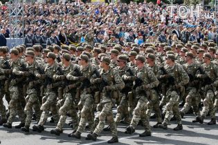 У Міноборони вважають, що зарплату військовослужбовцям потрібно підвищити вдвічі