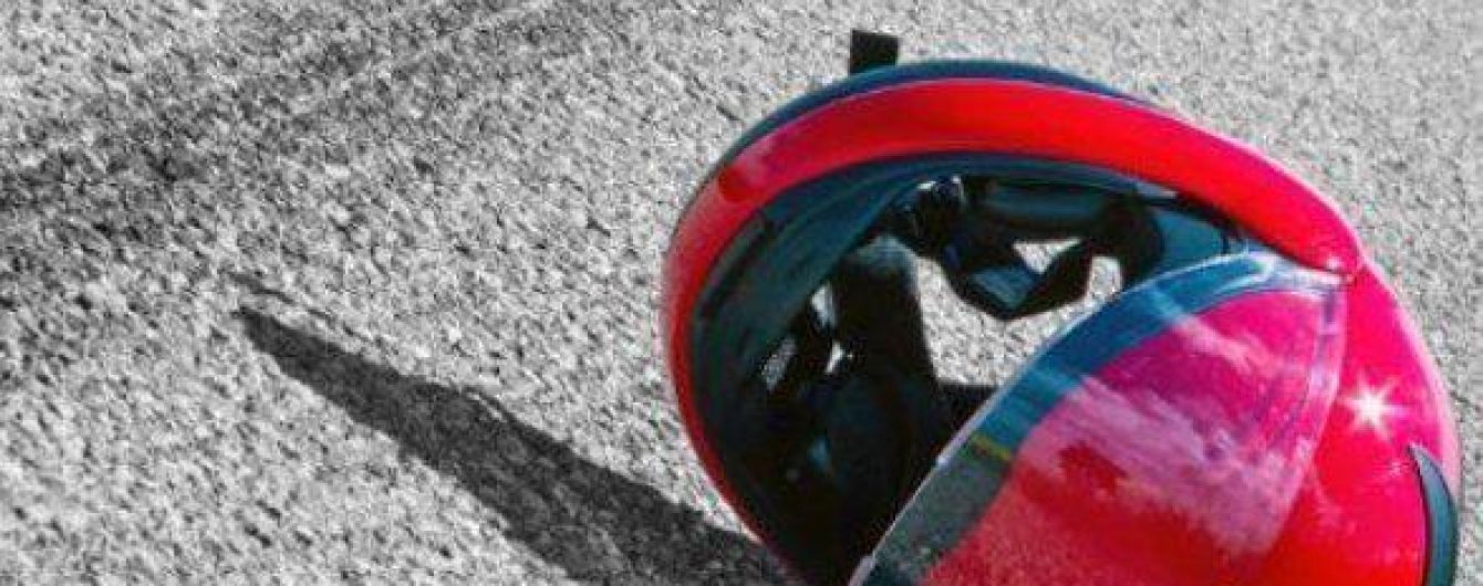 На Львівщині мотоцикліст влетів у натовп людей, півдесятка постраждалих