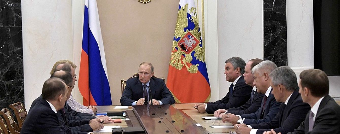 Путин обсудил с членами Совета безопасности РФ договоренности лидеров стран "нормандской четверки"
