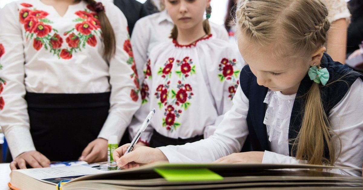В Румынии пропагандист призвал украинцев массово принимать гражданство страны из-за закона об образовании