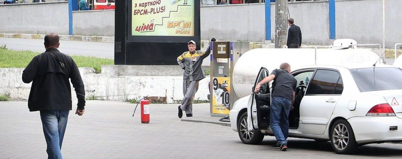 Сколько стоит заправить авто на АЗС. Средние цены на 12 октября
