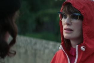 Зірка "Гри престолів" Ліна Гіді викликала дух мертвого короля у кліпі Kasabian