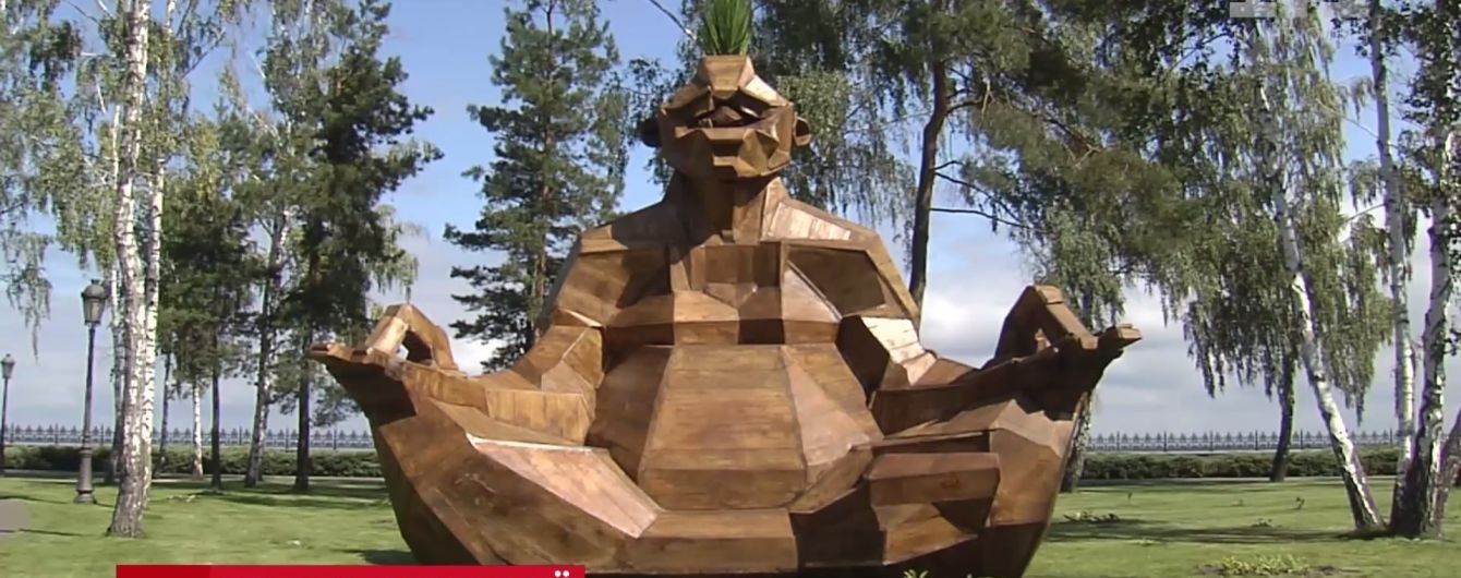 В новом памятнике в Межигорье интернет-юзеры узнали Януковича