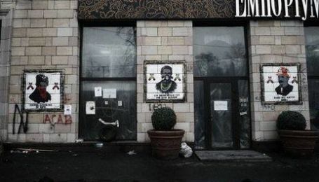 На Грушевского восстановили легендарных Кобзаря, Лесю и Каменяра времен Майдана