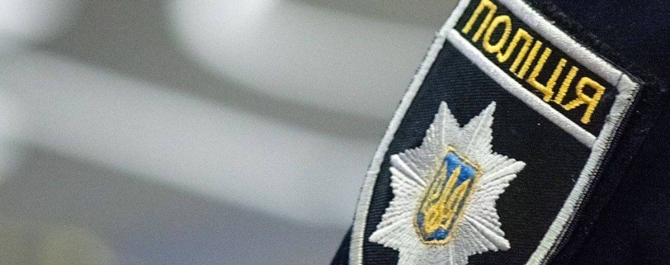 "На, бл*дь, обоссысь!": в Одессе женщина с удостоверением Нацполиции ругалась матом и бросалась на прохожих