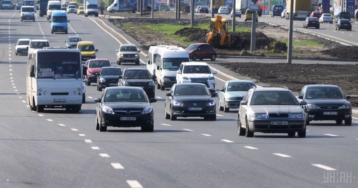 В Украине хотят уменьшить ширину полос на дорогах
