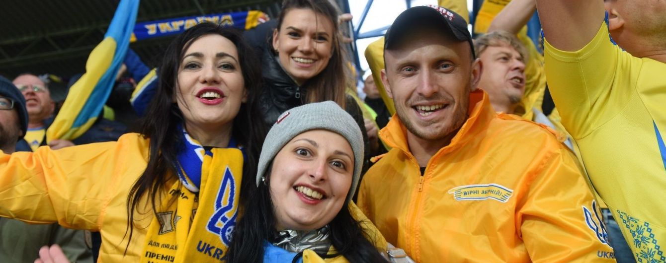 "Переможці" и Соломия Витвицкая слетали в Исландию в туре "Вірні Збірній"