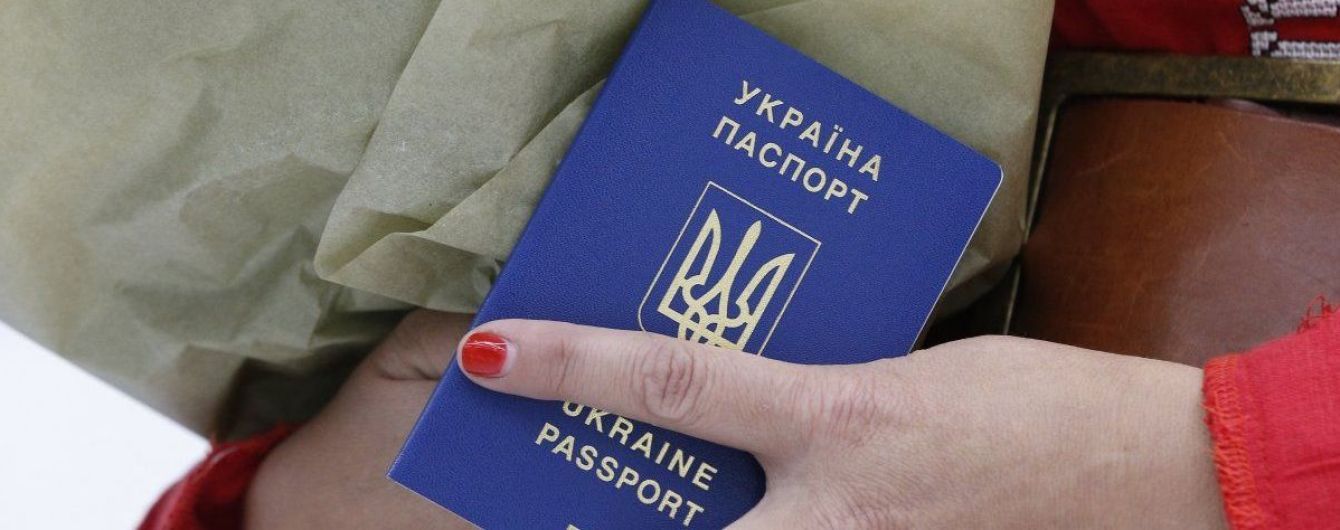 Украинские заграничные паспорта получили более 78 тысяч жителей оккупированного Крыма