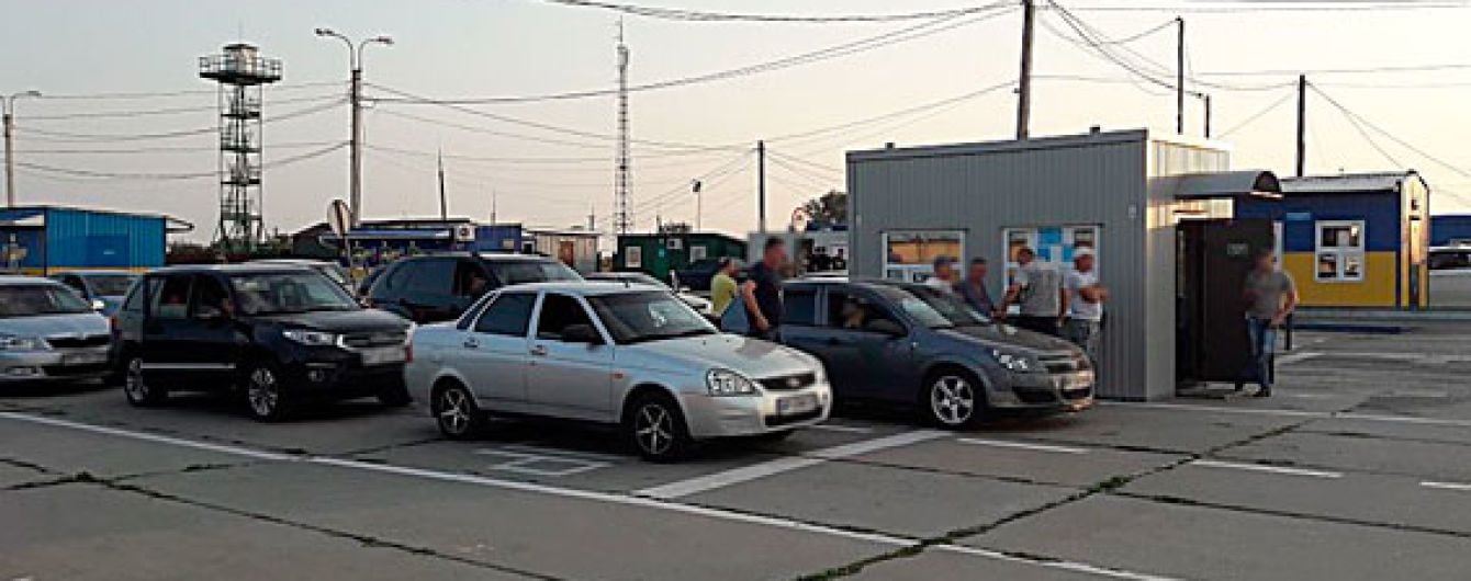 В Крым на праздники поехало значительно меньше украинцев, чем в прошлом году - пограничники