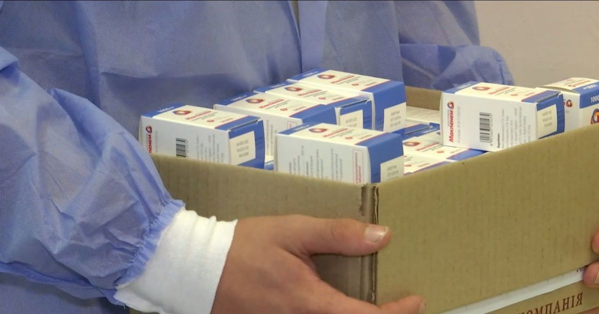 Замість букетів до школи: запорізькі учні зібрали 16 тис. грн на ліки бійцям