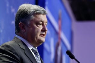 Порошенко анонсував передання ЗСУ 200 одиниць озброєння та техніки, в тому числі - 62 танків