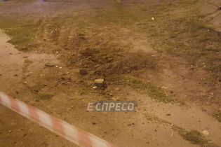 "Не вибух". У поліції розповіли, що спричинило вирву на одній із вулиць Києва
