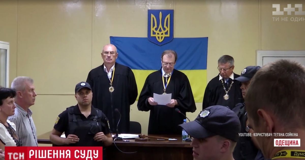 Аплодисменты в суде и драка снаружи: как освобождали участников сепаратистских беспорядков в Одессе