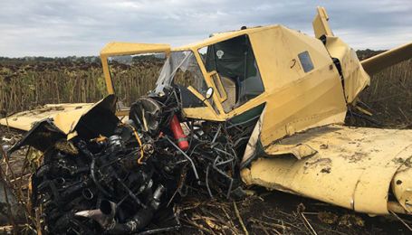 У полі на Хмельниччині розбився літак