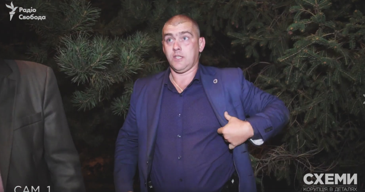 Споткнулся и схватился за оператора. Гелетей заверил, что его подчиненный не нападал на журналистов