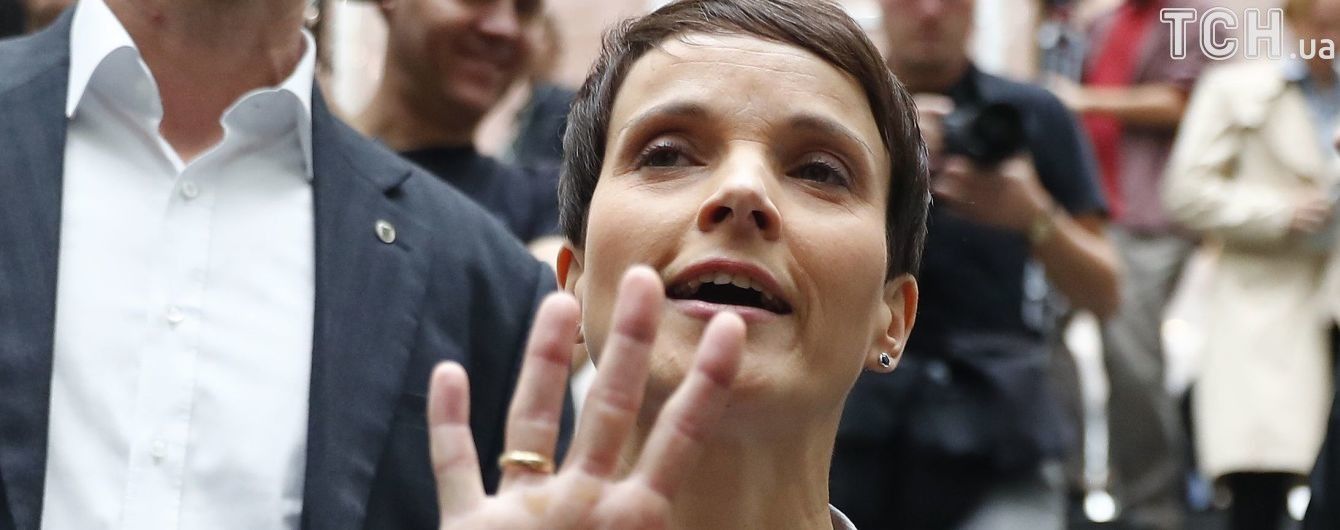 Скандальную партию "Альтернатива для Германии" покинула соглава политсилы
