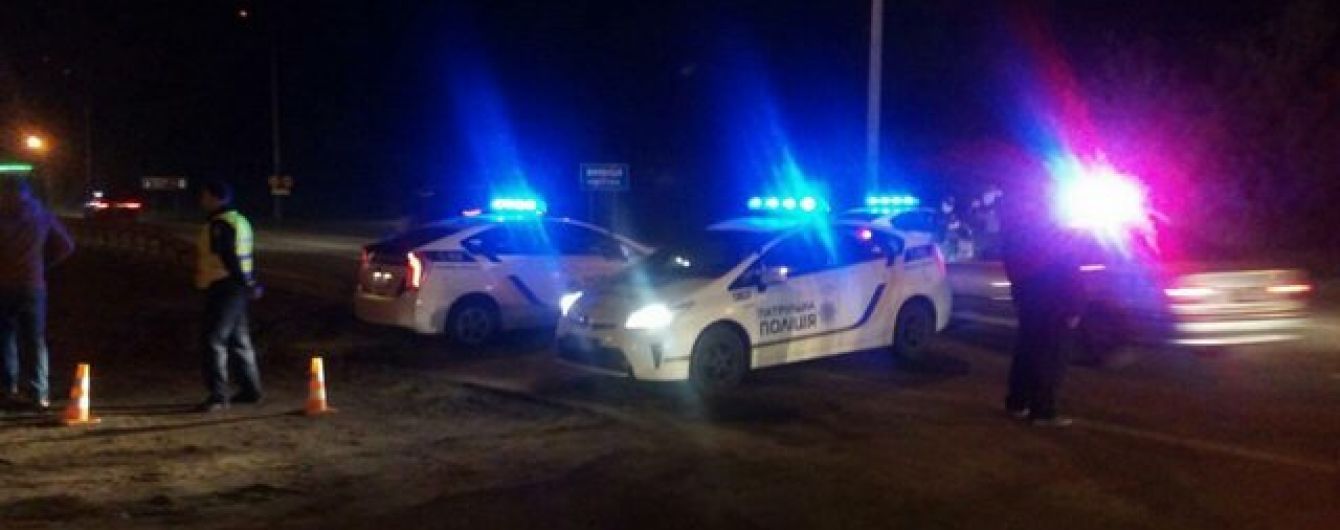 Евакуація власними авто і оренда готельних номерів: українці об'єдналися для допомоги калинівцям