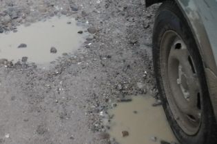У буковинському селі розікрали гроші на ремонт дороги