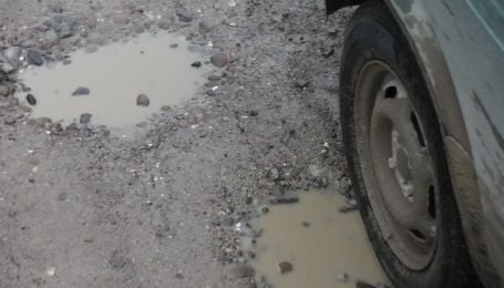 В буковинском селе разворовали деньги на ремонт дороги