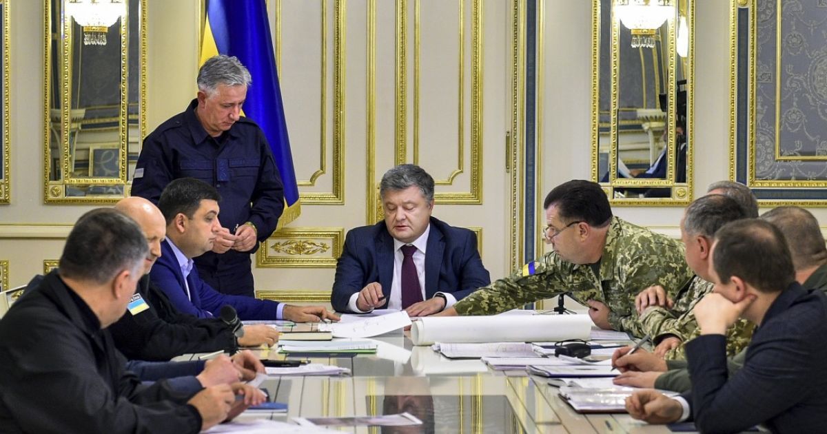 Порошенко про вибухи у Калинівці: Ми далі миритися із цим не можемо!