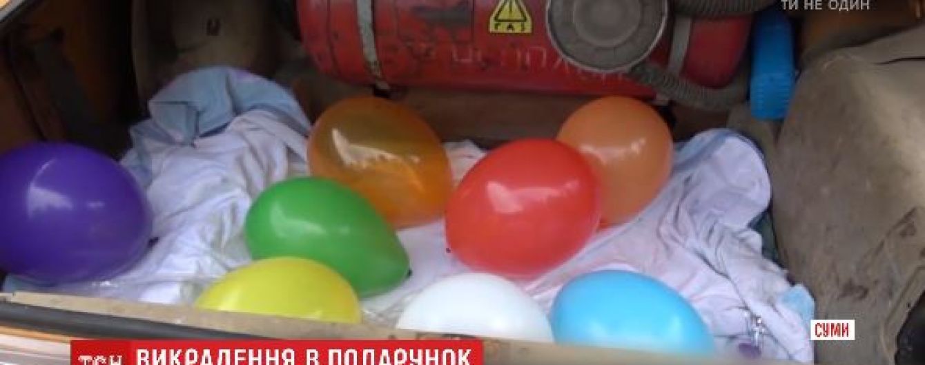 Праздничное похищение: сумчане вызвали полицию, увидев как именинника пихают в багажник