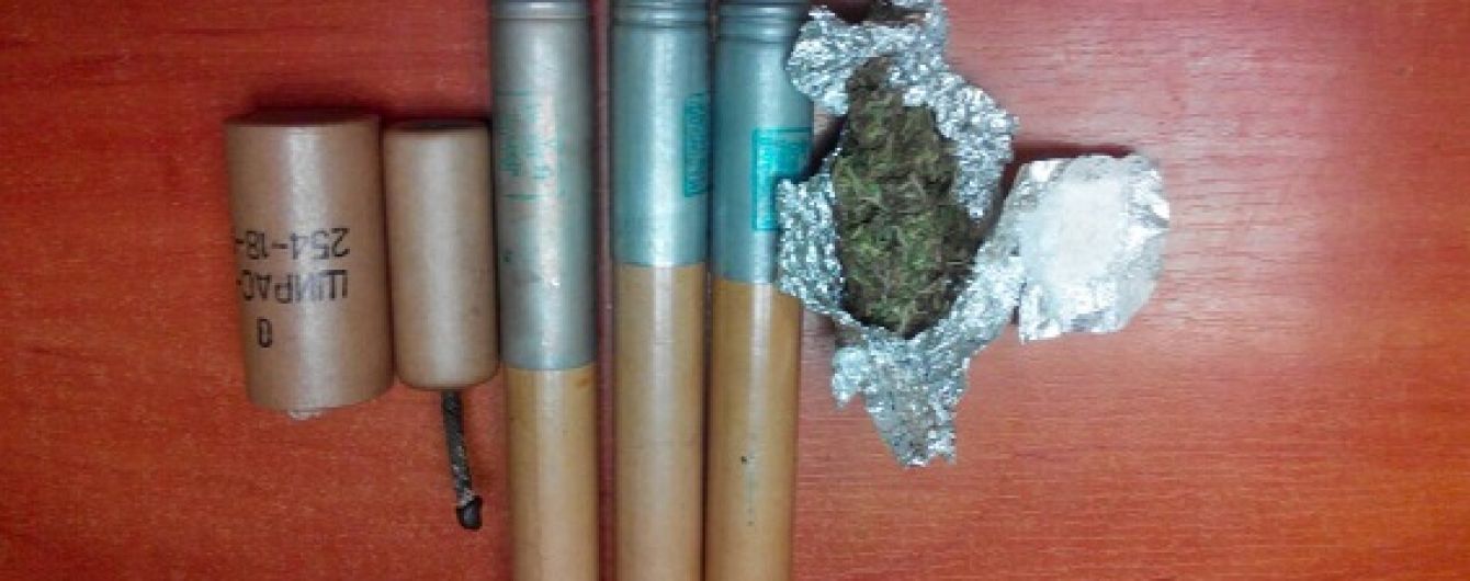 У київському метро затримали молодика з вибухівкою та наркотиками