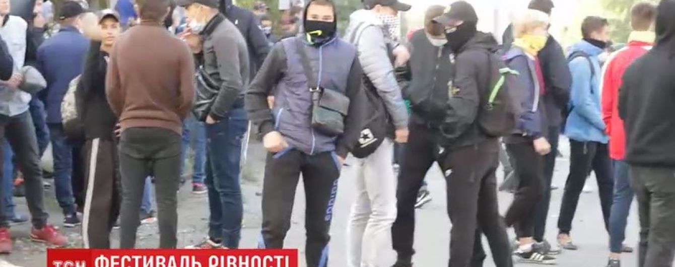 В Запорожье более 200 парней с дракой пытались сорвать "Фестиваль равенства"