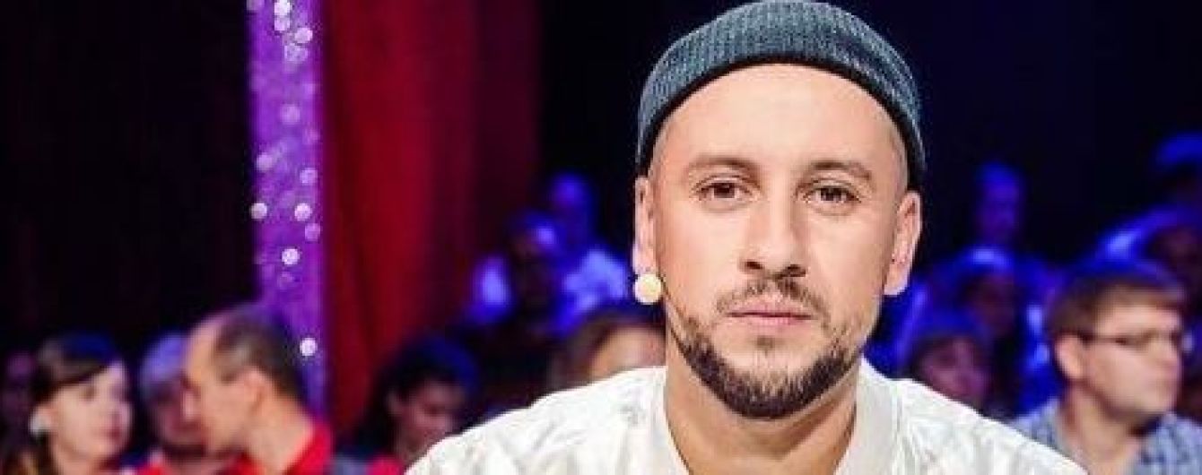 MONATIK показал свою знаменитую бабушку и поздравил ее с праздником