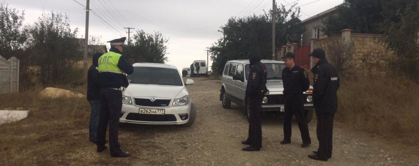 В оккупированном Крыму люди в масках задержали четырех татар