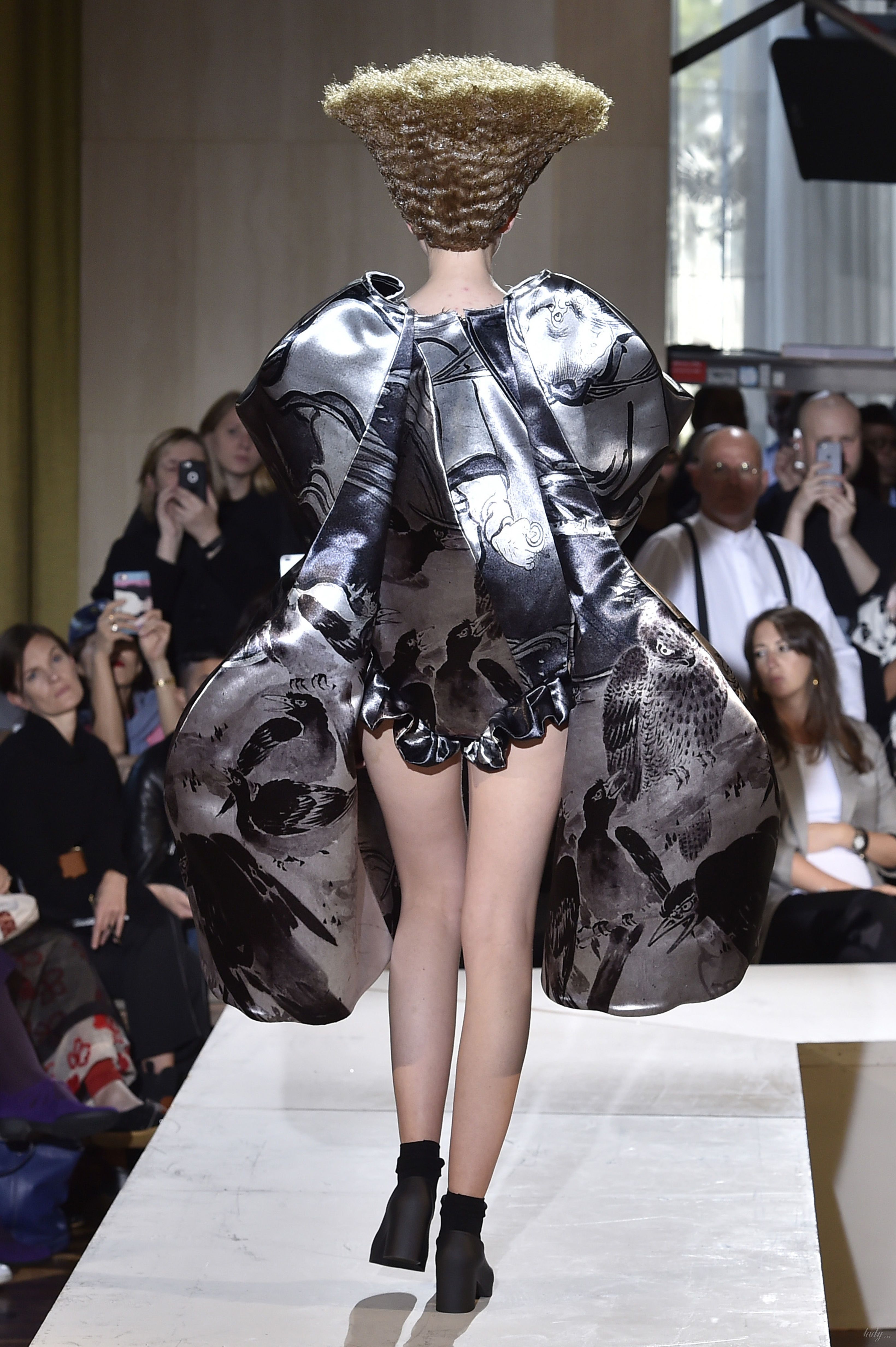 Показ Comme Des Garcons сезона весна-лето 2018_1