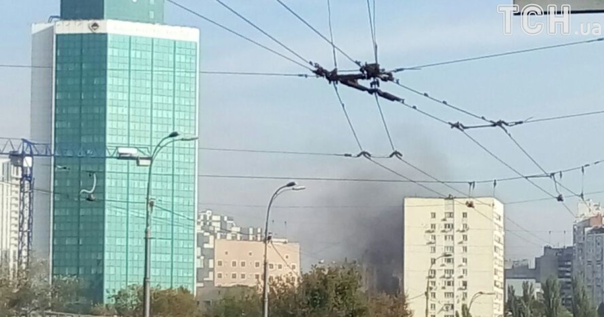 В Киеве возле Министерства инфраструктуры вспыхнул пожар