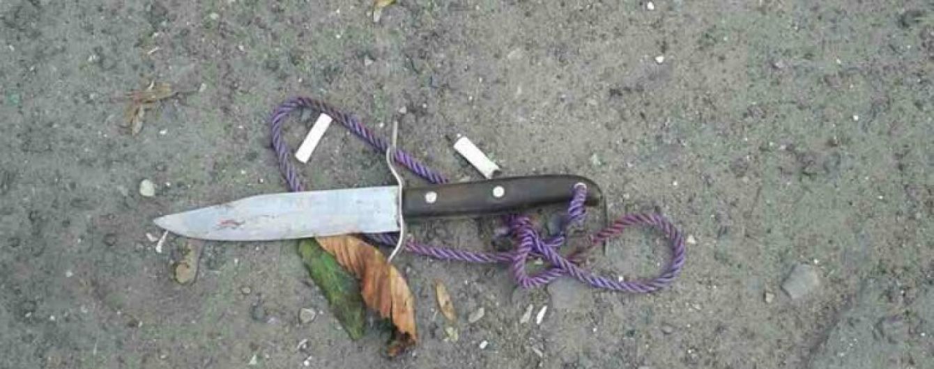 В Одесі чоловік в магазині порізав молоду пару
