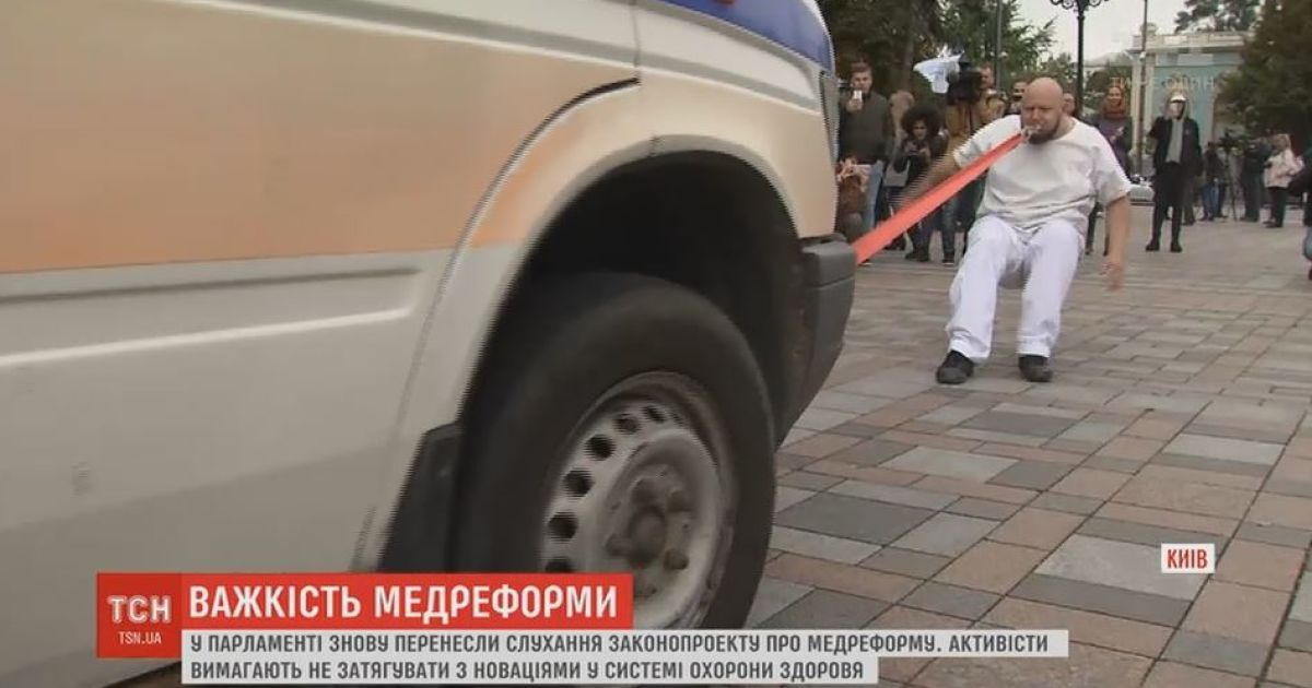 Врач-педиатр зубами протянул реанимобиль, чтобы ускорить рассмотрение медреформы