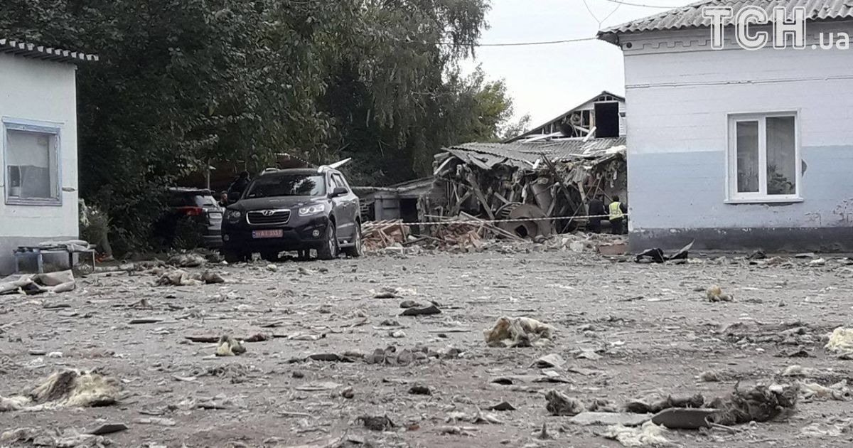 В Сумах взрыв разрушил макаронную фабрику, трое раненых
