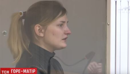 В Киеве судят горе-мать, которая до смерти заморила голодом сына. Дочке удалось выжить