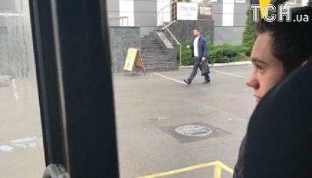 В Киеве «забитая» пассажирами маршрутка ехала с открытой дверью