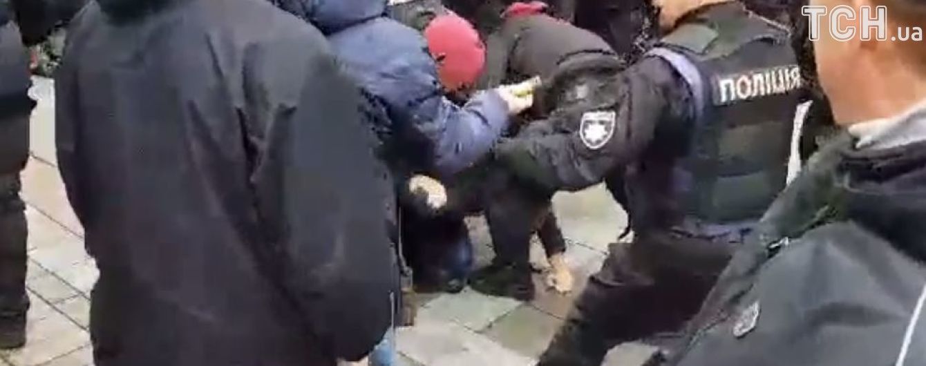 Под Радой задерживали четырех активистов, которые пытались пройти в парламент