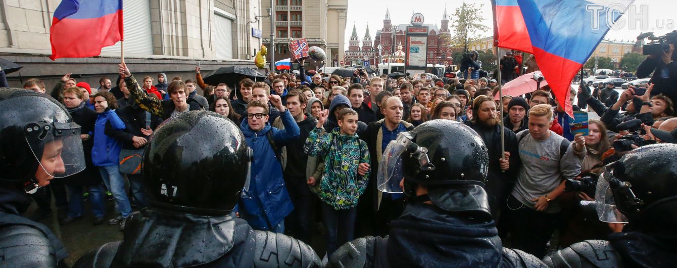 В России на акциях в поддержку Навального арестовали почти 300 человек