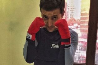 Спортивний Володимир Зеленський побігав полем та потягав канати